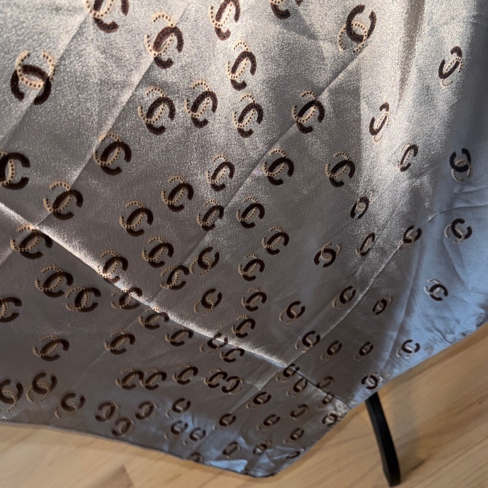 Elegant Silver Patterned Shawl - Picture 6 of 16